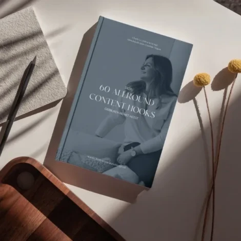 Mockup van een e-book met titel: 60 allround content hooks – gratis downloadMockup van een e-book met titel: 60 allround content hooks – gratis download